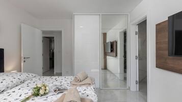 3 bedrooms, iron/ironing board, free WiFi, bed sheets