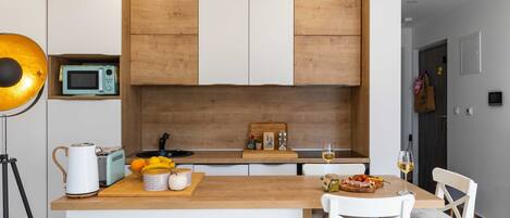 Apartment (Apartment Good Vibes - One Bedroom Ap) | Eigene Küche | Kühlschrank