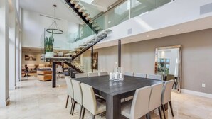 Dining - Villa Roxi (Miami)