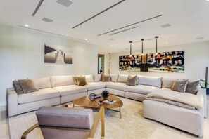 Living area - Villa Roxi (Miami)