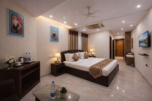 Exclusive Double Room | Hypo-allergenic bedding, desk, free WiFi - Hotel Lagoona and Banquet Hall (New Delhi)