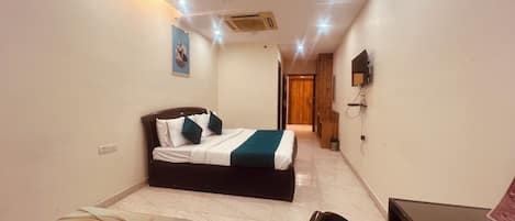 Exclusive Double Room | Hypo-allergenic bedding, desk, free WiFi