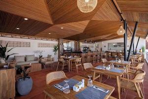 Daily cooked-to-order breakfast (IDR 125000 per person)