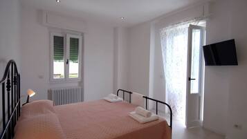 1 chambre, lit parapluie, Wi-Fi gratuit, draps fournis
