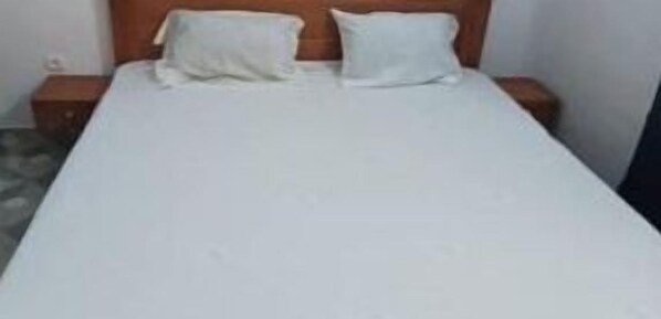 1 bedroom, iron/ironing board, bed sheets