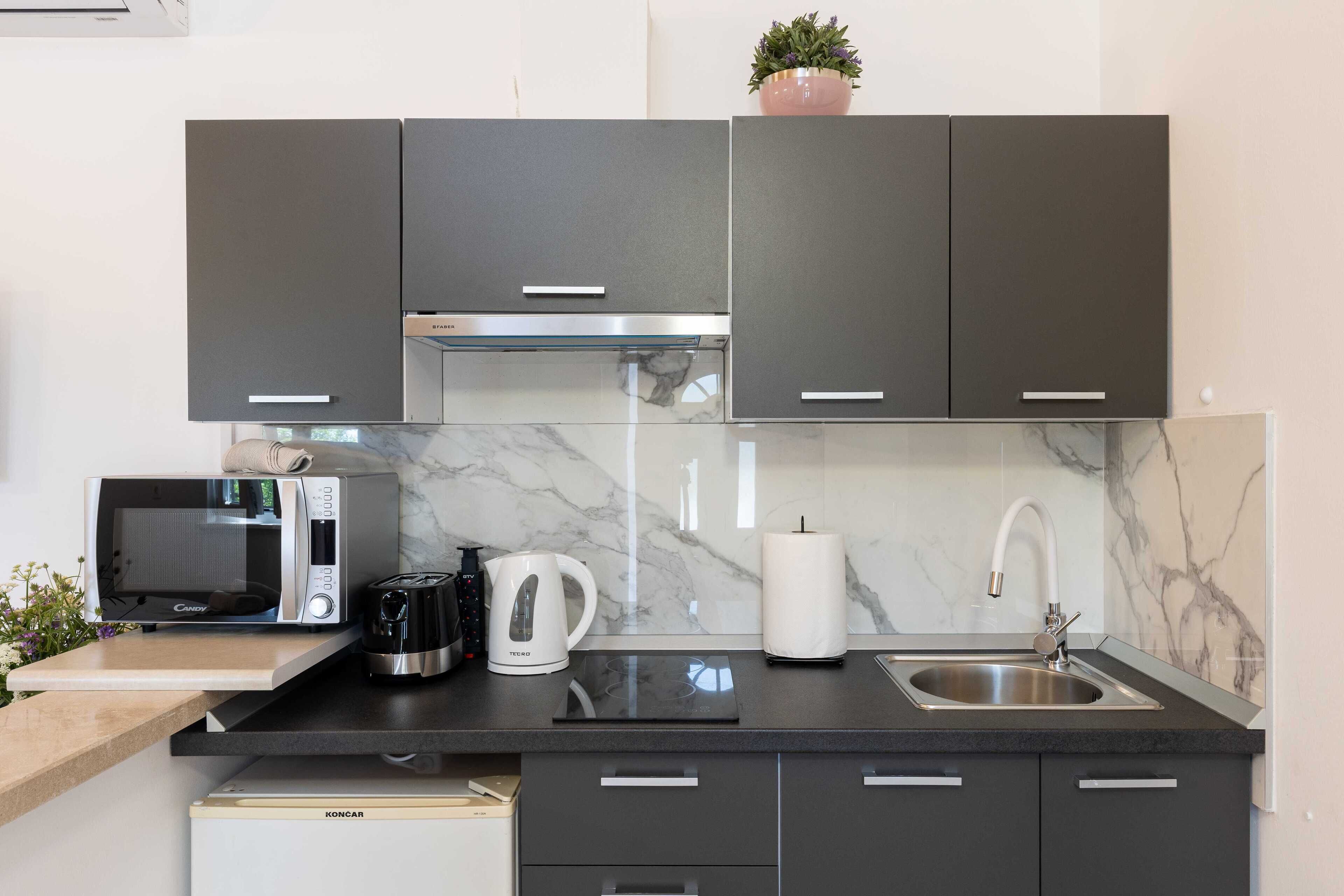 Studio (Apartments Roza - Studio Apartment 1) | Eigene Kochnische | Kühlschrank