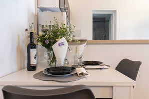 Studio (Apartments Roza - Studio Apartment 1) | Dining room