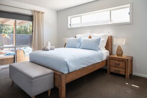 2 bedrooms, iron/ironing board, free WiFi, bed sheets - Sea Breeze Retreat (Bass Coast)