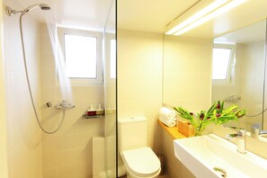 Panoramic Apartment, City View | Bathroom