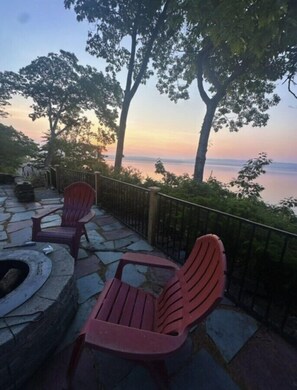 Terrace/patio - Sandy Point Cottage-Oceanfront! (Stockton Springs)