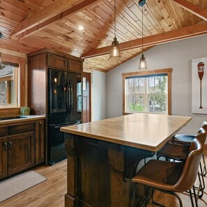 House | 3 bedrooms - Riverside Retreat -breathtaking View Kayak ATV (Mountain)