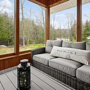 House | 3 bedrooms - Riverside Retreat -breathtaking View Kayak ATV (Mountain)