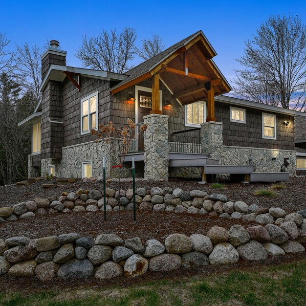 House | 3 bedrooms - Riverside Retreat -breathtaking View Kayak ATV (Mountain)