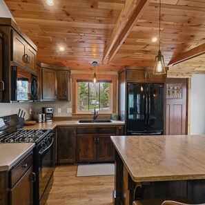 House | 3 bedrooms - Riverside Retreat -breathtaking View Kayak ATV (Mountain)