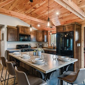 House | 3 bedrooms - Riverside Retreat -breathtaking View Kayak ATV (Mountain)