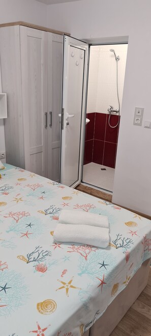 1 bedroom, iron/ironing board, WiFi, bed sheets