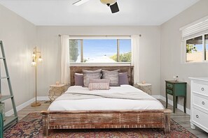 4 bedrooms, desk, iron/ironing board, free WiFi