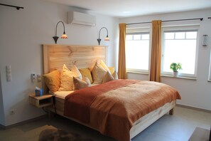 1 bedroom, bed sheets