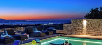 Indigo private Villa with Pool-Gym-Sauna-BBQ by Hospi