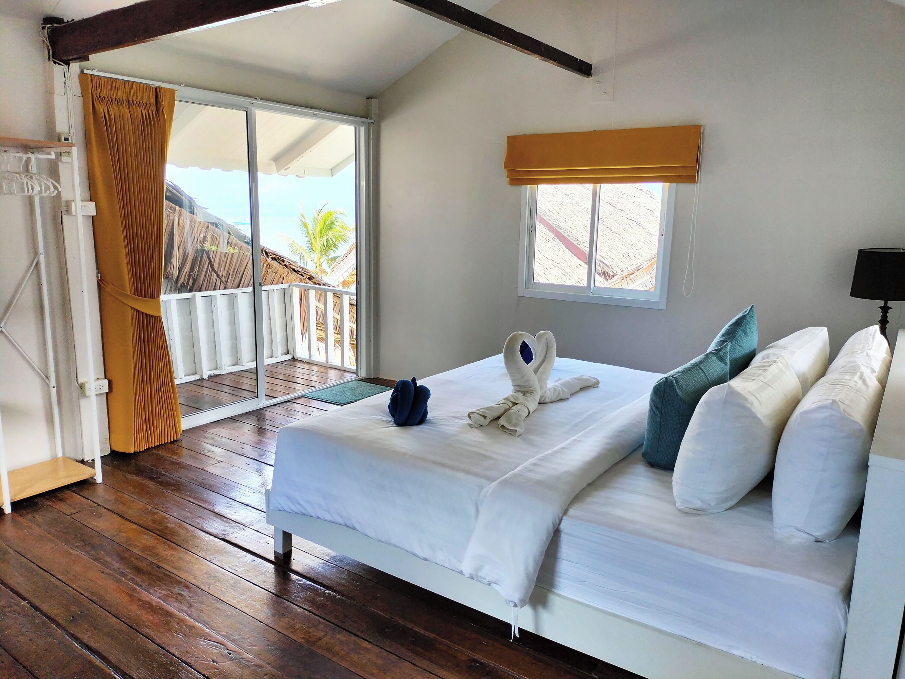 House, Beach View | In-room safe, desk, laptop workspace, blackout curtains