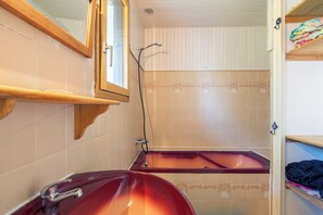 Umweltfreundliche Kosmetikartikel, Handtücher, Seife, Toilettenpapier