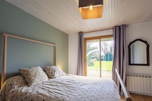 4 slaapkamers, een bureau, wifi, beddengoed