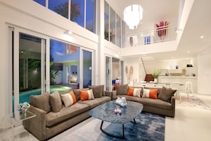 Interior - Canggu LuxXE: Endless Sunshine in SUPERB BeachHouse ideal for Families & Friends (Bali)
