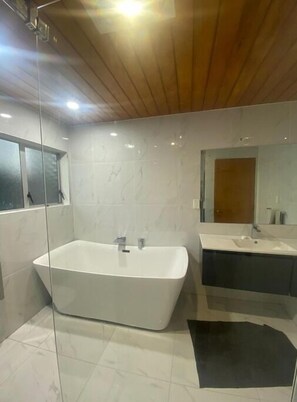 Såpe, sjampo og toalettpapir