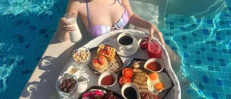 2 bars/lounges, 2 swim-up bars, 2 poolside bars, 2 beach bars