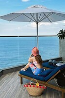 Ático panorámico, 2 habitaciones, piscina privada, vistas a la bahía | Vistas del balcón