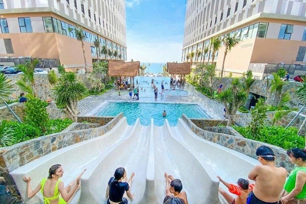 5 outdoor pools, open 6:00 AM to 8:00 PM, pool umbrellas, sun loungers