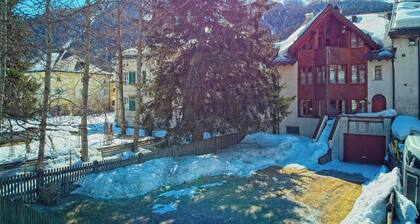 Spacious house in the immediate vicinity of the railway station, with four bedro