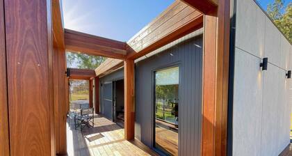 Petra @ Cael's Gate - Stylish studio at Cael's Gate Wines