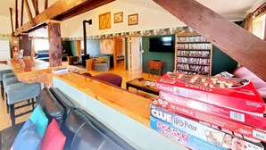 Game room - Soaring Heights Loft, Home Away From Home (Forks)