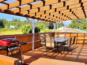 Outdoor dining - Soaring Heights Loft, Home Away From Home (Forks)