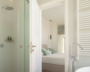 5 chambres, fer et planche à repasser, lit parapluie, Wi-Fi gratuit