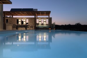 Piscine extérieure, piscine chauffée