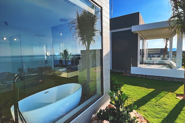 Du Parc Ocean Dune Panorama Ocean View | Bathroom | Free toiletries, hair dryer, slippers, towels