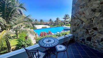 Azure Sand Retreat 2 Double Beds Ocean View | 阳台景观