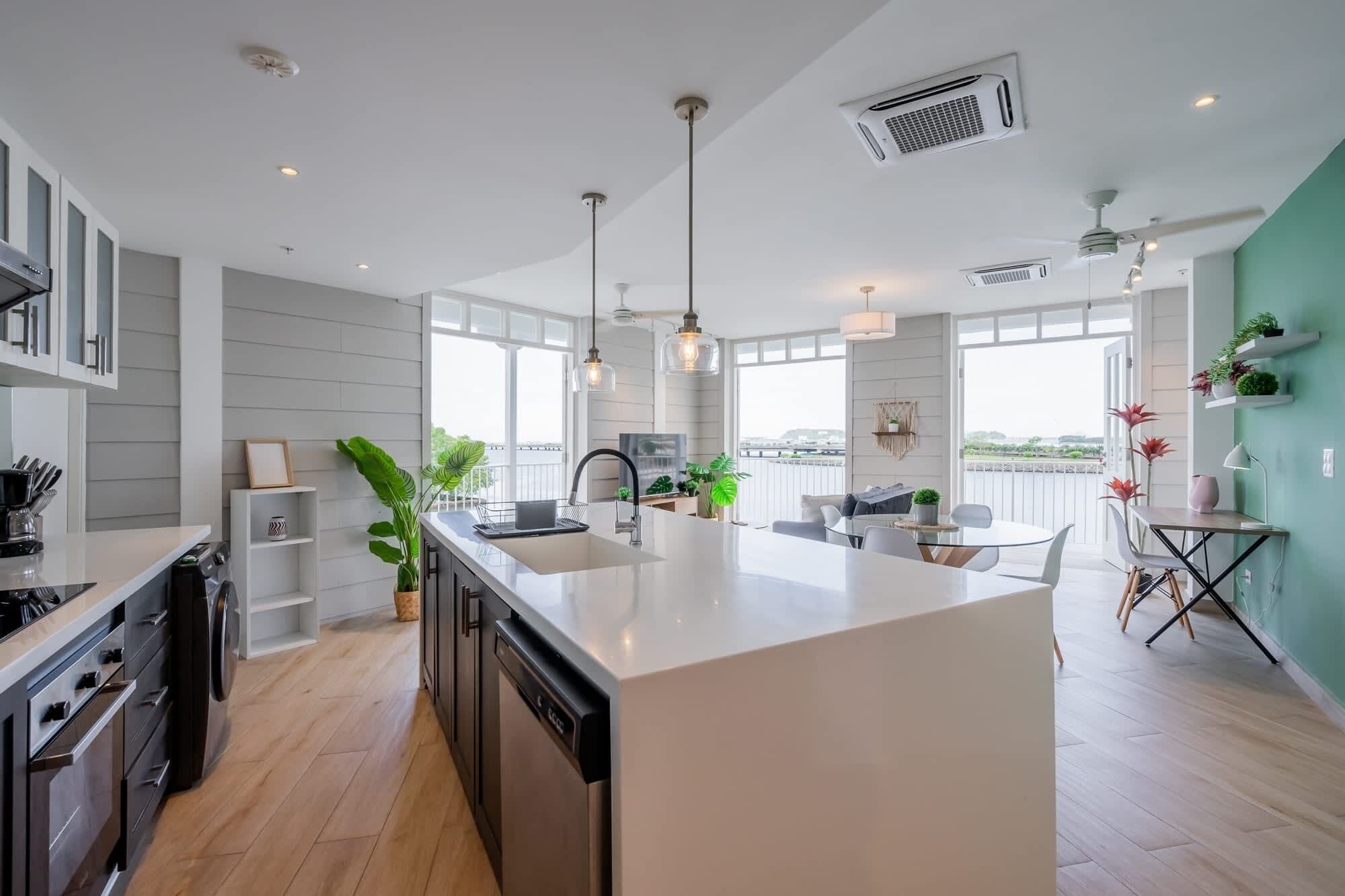 Fridge, microwave, stovetop, dishwasher