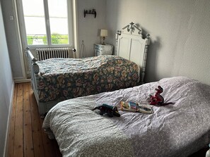 5 Schlafzimmer, Bügeleisen/Bügelbrett, WLAN, Bettwäsche
