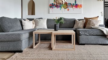 House, 3 Bedrooms, Patio | Living room
