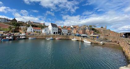 Fabulous Holiday Home by the sea in Ancient Crail