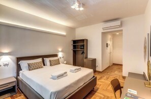 5 chambres, fer et planche à repasser, Wi-Fi, draps fournis