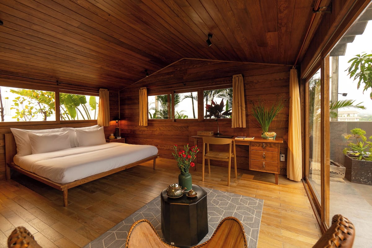 ห้องซิกเนเจอร์ดับเบิล | มินิบาร์, ตู้นิรภัยในห้องพัก, โต๊ะทำงาน, ผ้าม่านกันแสง