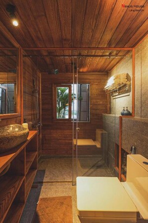 Designer toiletries, hair dryer, bathrobes, slippers - Nexus House Lang Bao Chi (Ho Chi Minh City)