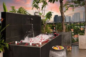 Apartment, Patio | Bathroom | Designer toiletries, hair dryer, bathrobes, slippers - Nexus House Lang Bao Chi (Ho Chi Minh City)