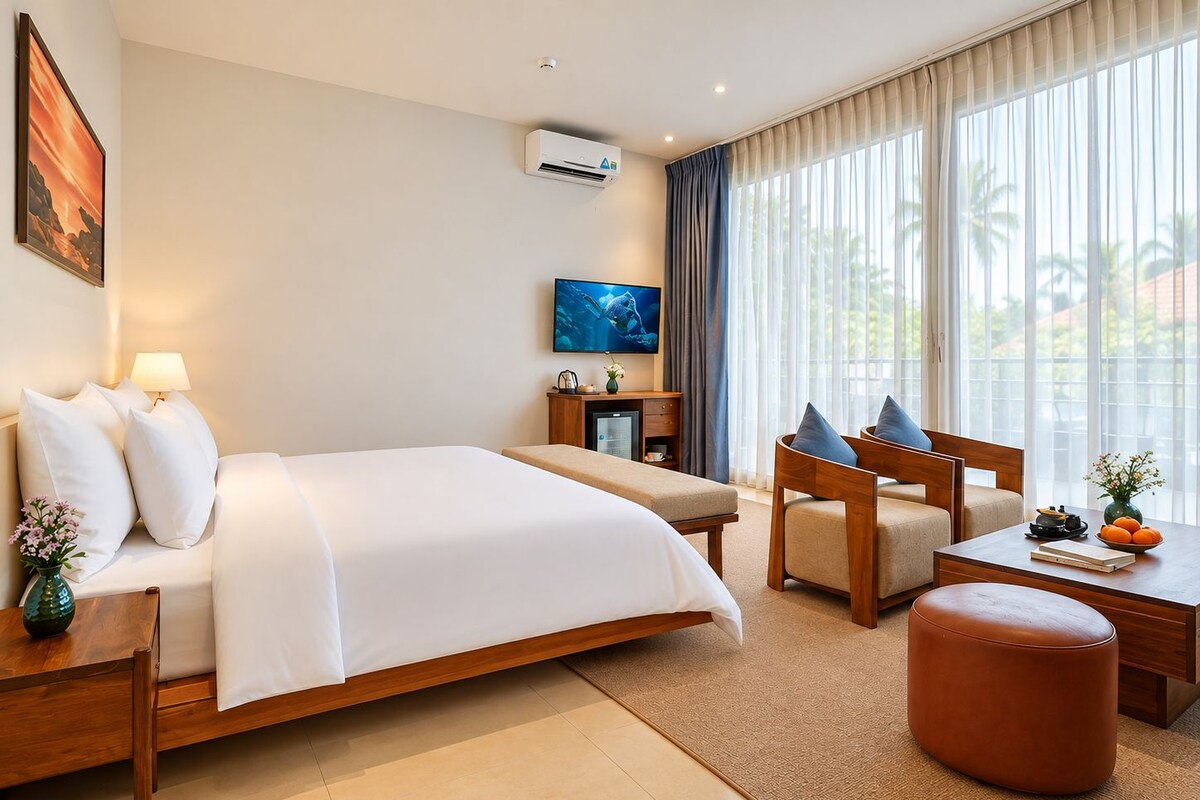 Deluxe Double Room with Bathtub | มินิบาร์, ตู้นิรภัยในห้องพัก, โต๊ะทำงาน, ผ้าม่านกันแสง