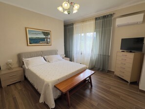 1 soverom, strykejern/-brett, reiseseng for barn og wi-fi (inkludert)