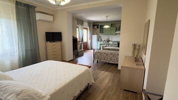 1 camera, ferro/asse da stiro, culla da viaggio, Wi-Fi gratuito